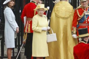 Queen Elizabeth Yellow Coat Purse Westminster Abbey