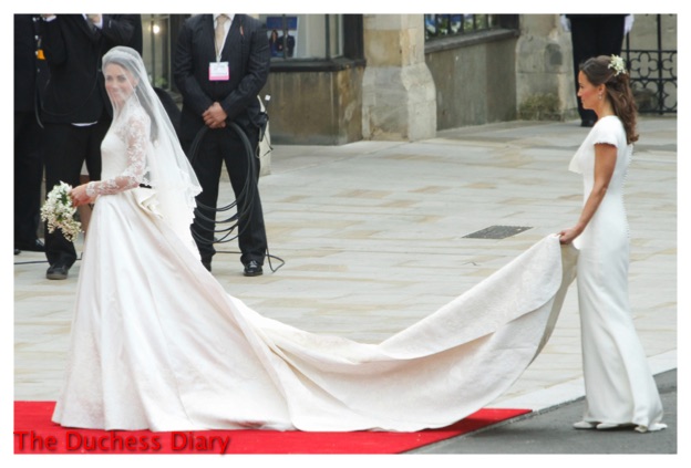 pippa middleton holds kate middleton train westminster abbey royal wedding