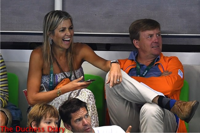 queen maxima laughs hand on king willem alexander knee mens swimming rio 2016 olymipcs