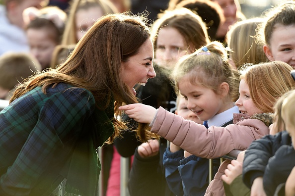 Kate Middleton Laughs Little Girl Grabs Her Hair